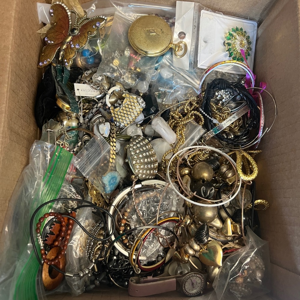 6lb HUGE Mixed Jewelry Lot Vintage Modern Watches Brooches Necklaces Bracelets